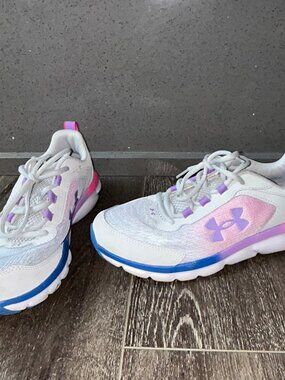 Under Armour Assert  Grey White Pink Purple And Blue  3024834-106  Size 7Y